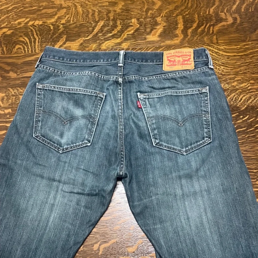 Levi's 501 Jeans Mens 33x32 Blue Medium Wash Original Fit Button Fly Denim